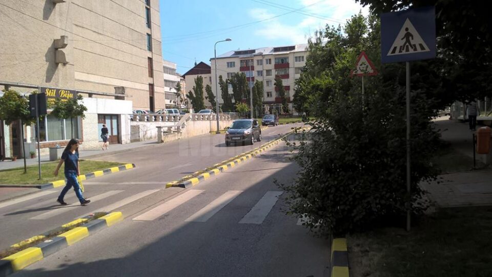 Treceri de pietoni cu vizibilitate obturată de vegetație