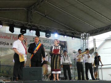 Festivalul folcloric „Din stejar, stejar răsare” la Cajvana, ediția a V-a
