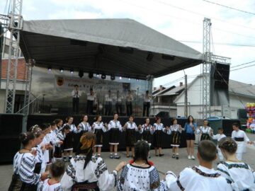 Festivalul folcloric „Din stejar, stejar răsare” la Cajvana, ediția a V-a