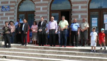 Moaștele Sfinților Epictet și Astion au staționat preț de câteva minute și în fața Primăriei Fălticeni