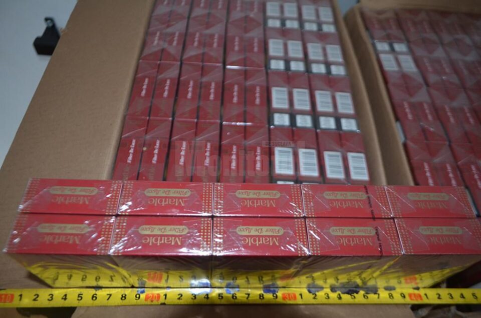 Peste 4.400 de pachete de țigări de contrabandă, confiscate la granița cu Ucraina