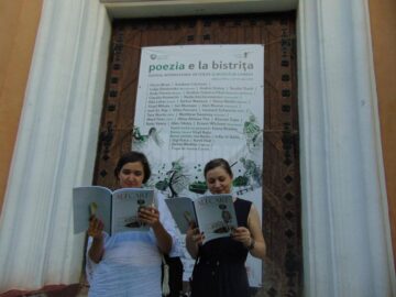 Membri ai Clubului de Poezie Alecart Suceava, la Festivalul internațional ”Poezia e la Bistrița”