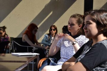 Membri ai Clubului de Poezie Alecart Suceava, la Festivalul internațional ”Poezia e la Bistrița”