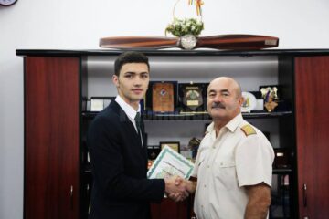 Absolventul Colegiului Militar Câmpulung Moldovenesc care a luat 10 la bac, premiat de șeful Statului Major al Forțelor Terestre
