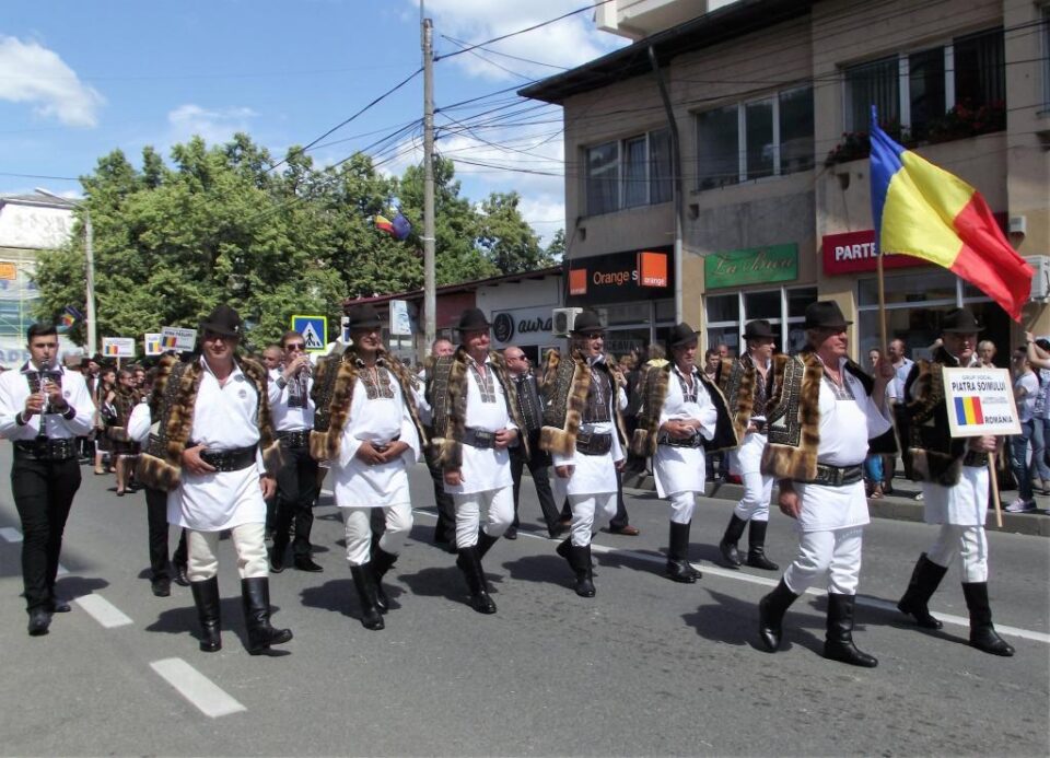 Festivalul „Întâlniri Bucovinene” a început în „orașul de sub geana Rarăului”
