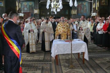 28 de cupluri din Fălticeni au sărbătorit „Nunta de aur”