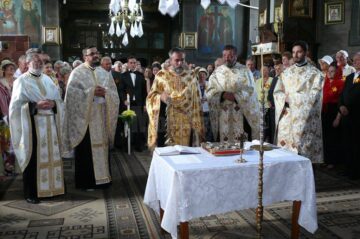 28 de cupluri din Fălticeni au sărbătorit „Nunta de aur”