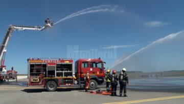 Exercițiu de simulare a unui incendiu, la aterizarea unui avion de pasageri