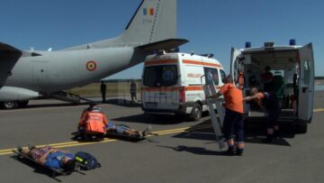 Exercițiu de simulare a unui incendiu, la aterizarea unui avion de pasageri