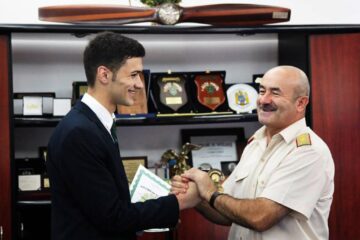 Adrian Gabriel Florescu a fost premiat de șeful Statului Major al Forțelor Terestre. Foto: Nicusor Comănescu