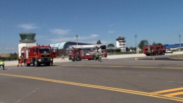 Exercițiu de simulare a unui incendiu, la aterizarea unui avion de pasageri