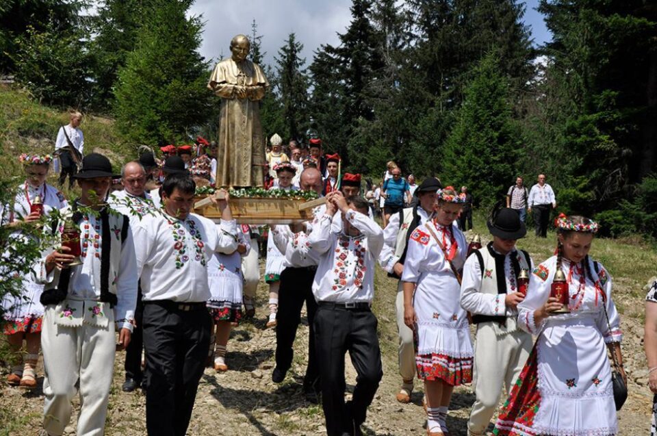 Procesiune impresionantă la Pleșa, la împlinirea a 180 de ani de la înființarea localității