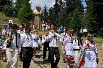 Procesiune impresionantă la Pleșa, la împlinirea a 180 de ani de la înființarea localității