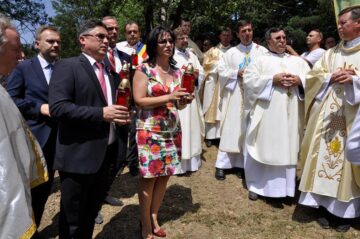 Procesiune impresionantă la Pleșa, la împlinirea a 180 de ani de la înființarea localității