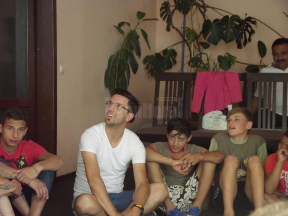 Copiii din orfelinatul de la Solca au primit în dar de la omul de afaceri Cornel Manaz o excursie de două zile la munte