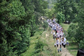 Procesiune impresionantă la Pleșa, la împlinirea a 180 de ani de la înființarea localității