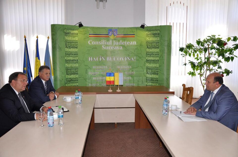 Întâlnirea dintre Gheorghe Flutur și președintele Consiliului Regional Cernăuți, Ivan Muntean Întâlnirea dintre Gheorghe Flutur și președintele Consiliului Regional Cernăuți, Ivan Muntean
