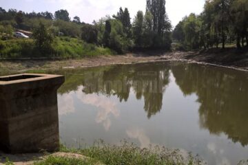 Lacul principal al viitoarei zone de agrement Tătărași, secat pentru executarea lucrărilor de decolmatare