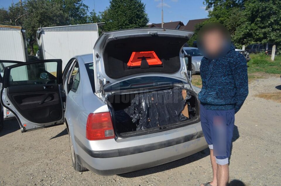 Peste 2.000 de pachete de țigări confiscate, după urmărirea în trafic a unui contrabandist