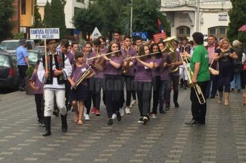 Festivalul Național al Ansamblurilor Folclorice ale Copiilor și Tinerilor „Dorna, plai de joc și cântec” și-a desemnat câștigătorii