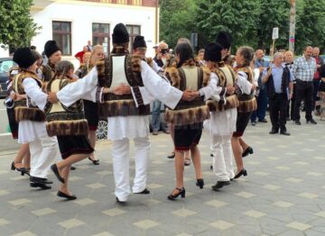 Festivalul Național al Ansamblurilor Folclorice ale Copiilor și Tinerilor „Dorna, plai de joc și cântec” și-a desemnat câștigătorii