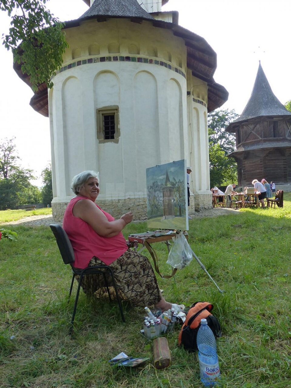 Biserica monument UNESCO surprinsă în mai multe unghiuri de pictori