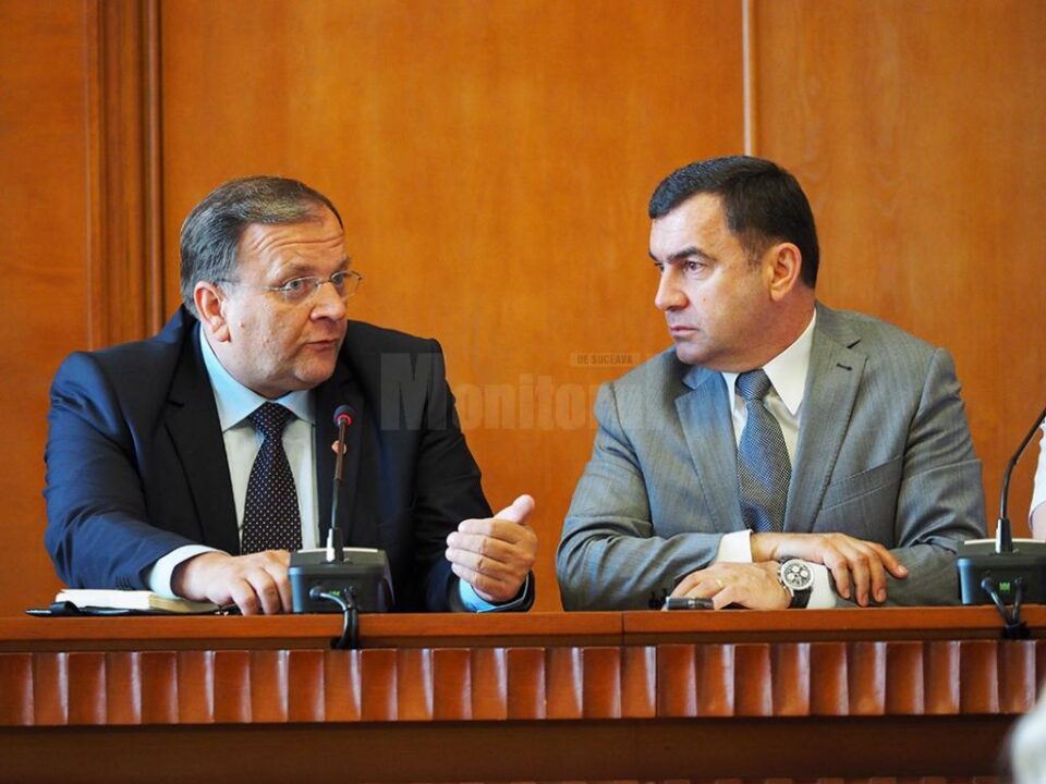 Șeful administrației județene, Gheorghe Flutur, și președintele CCI Suceava, Nicolae Troașe