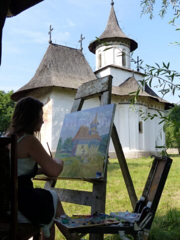 Caravană de pictură la biserica UNESCO de la Pătrăuți, pentru muzeul care are nevoie de fonduri pentru a fi salvat