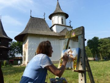 Caravană de pictură la biserica UNESCO de la Pătrăuți, pentru muzeul care are nevoie de fonduri pentru a fi salvat