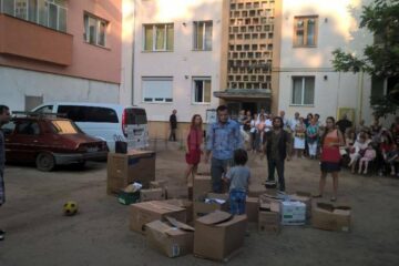 Sucevenii îi vor putea urmări pe tinerii actori ai Teatrului „Matei Vișniec” în cadrul a patru noi reprezentații în aer liber