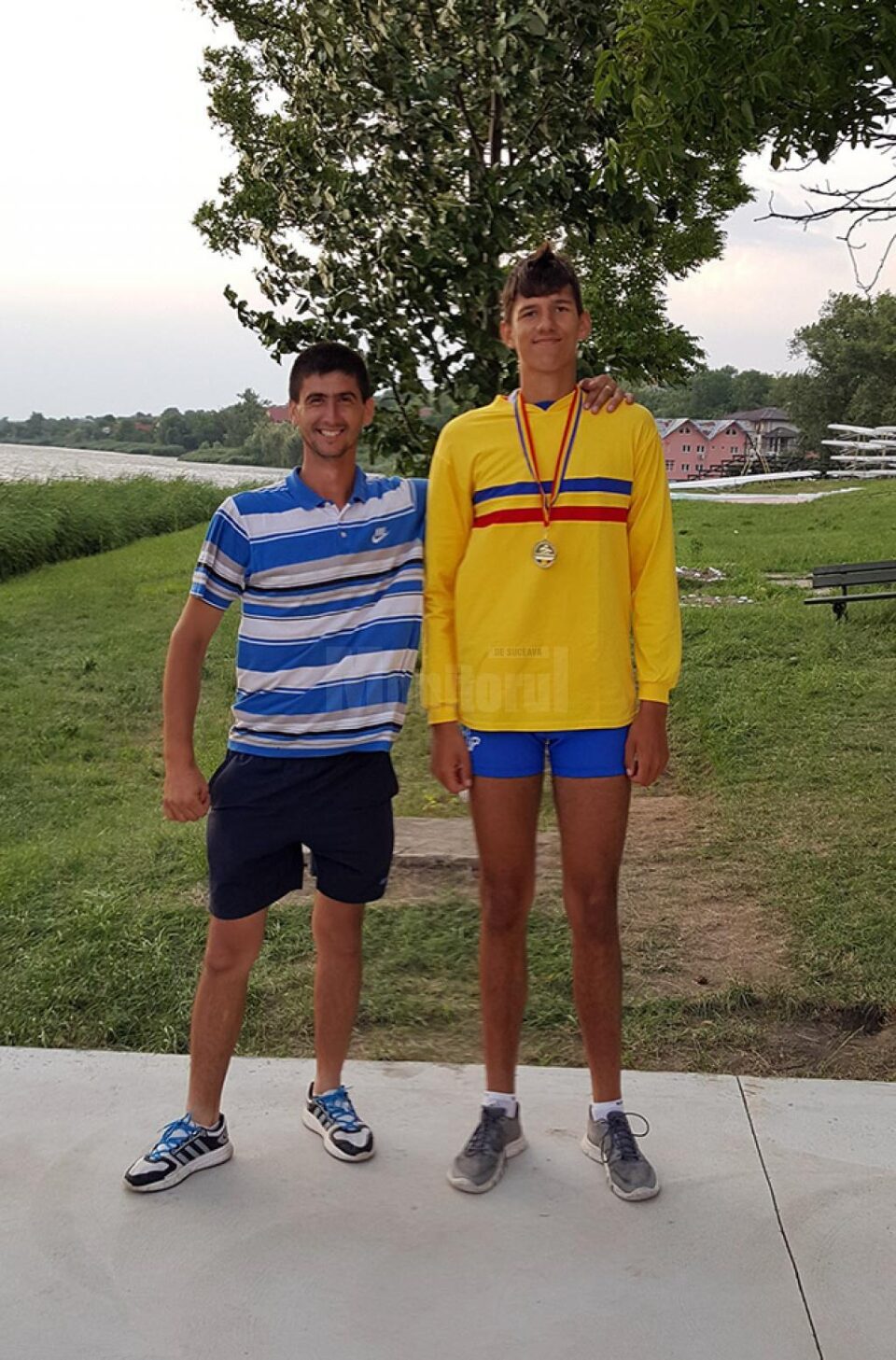 Unul din cei mai promițători canotori ai CSM-ului, Florin Fântânariu Arteni, alături de antrenorul Ioan Despa