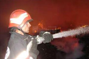 Incendiu puternic la un gater din comuna Moldovița