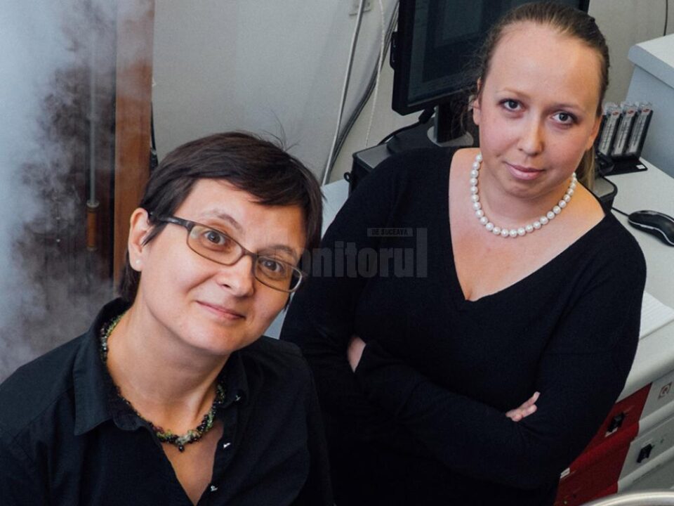 Emilia Moroșan (stânga) și o fostă studentă, Eteri Svanidze, din echipa de cercetători de la Rice University