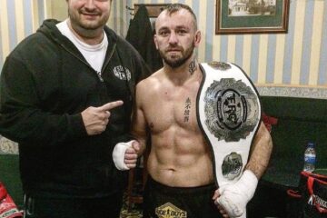 Ionel Rayco Levichi, alături de antrenorul Horia Rădulescu după câștigarea centurii intercontinentale