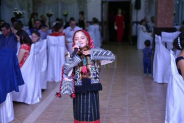 La nici 10 ani, Valentina este pasionată de muzică populară