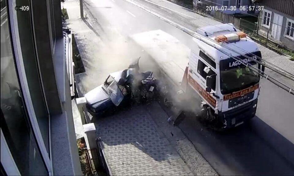 Impactul deosebit de violent, surprins video