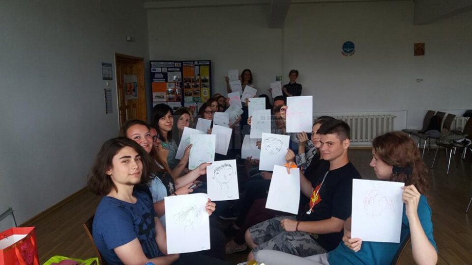 20 de elevi de la diferite școli din județ au participat la Școala de vară „English is FUN-tastic!”