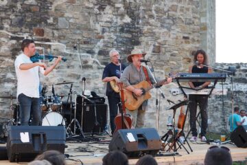 Alifantis & Zan au concertat între pereții de piatră ai Cetății de Scaun