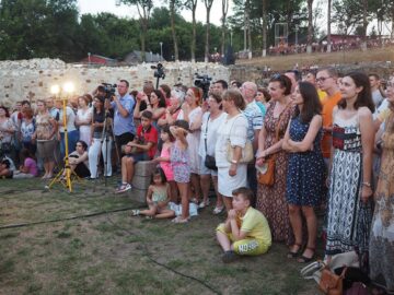 Iubitorii muzicii lui Alifantis au cântat împreună ce el cele mai îndrăgite piese din repertoriu