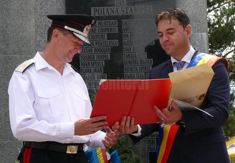 Inspectorul-șef al ISU Suceava, generalul de brigadă Ion Burlui, Cetățean de Onoare al comunei Poiana Stampei Inspectorul-șef al ISU Suceava, generalul de brigadă Ion Burlui, Cetățean de Onoare al comunei Poiana Stampei