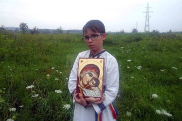 La secțiunea „Pictat icoane pe lemn”, Emanuel Lăzărescu a obținut premiul I