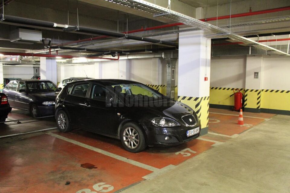 Spații de parcare libere, în parcarea II, chiar de contorul indica 0 disponibile