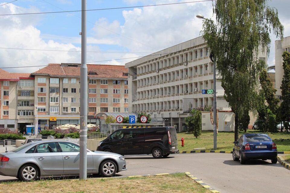 Spații de parcare libere, în parcarea II, chiar de contorul indica 0 disponibile