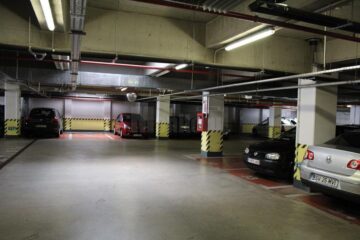 Spații de parcare libere, în parcarea II, chiar de contorul indica 0 disponibile