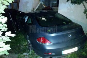 BMW-ul intrat în peretele casei din Burdujeni