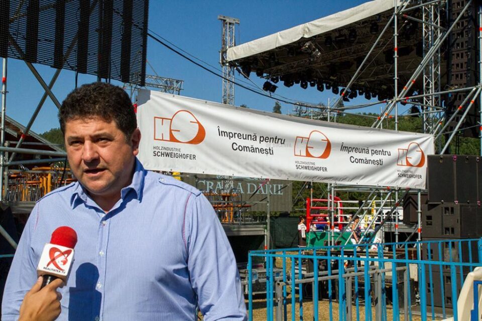 PESTE 30.000 DE OAMENI S-AU STRÂNS SÂMBĂTĂ LA COMĂNEȘTI PENTRU A SĂRBĂTORI MICUL ORAȘ DIN MOLDOVA ȘI RETRAGEREA CAMPIONULUI IONUȚ IFTIMOAIE