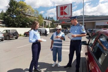 Polițiștii au distribuit peste 1.000 de materiale având caracter informativ