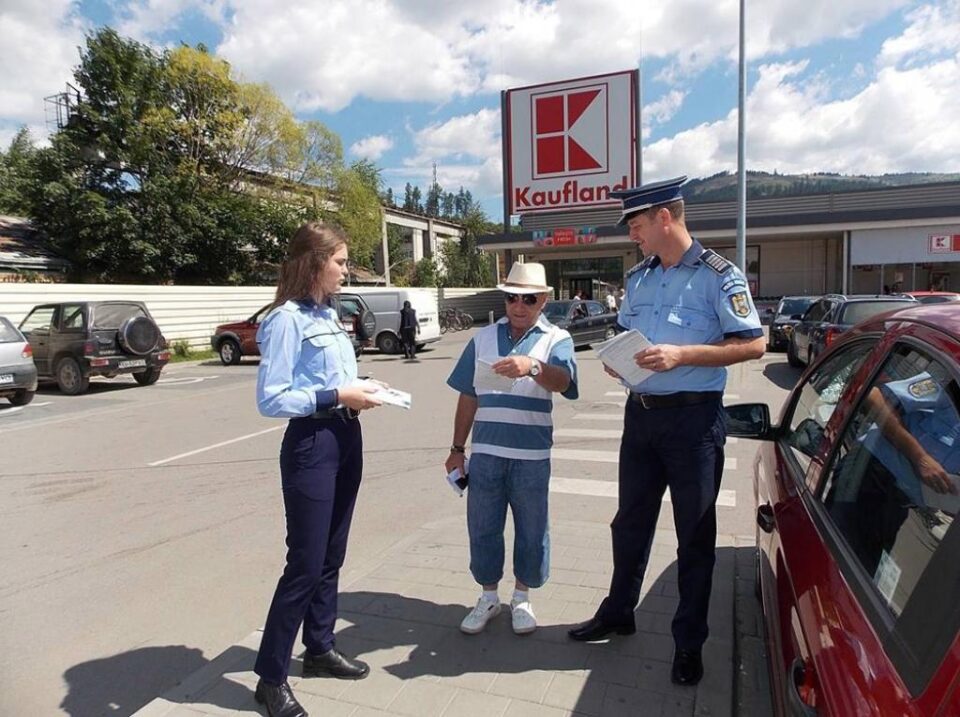 Polițiștii au distribuit peste 1.000 de materiale având caracter informativ