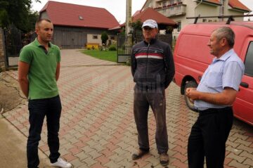 Zeci de vicoveni au ajuns orășeni fără voia lor, în urma unui litigiu teritorial tranșat în instanță
