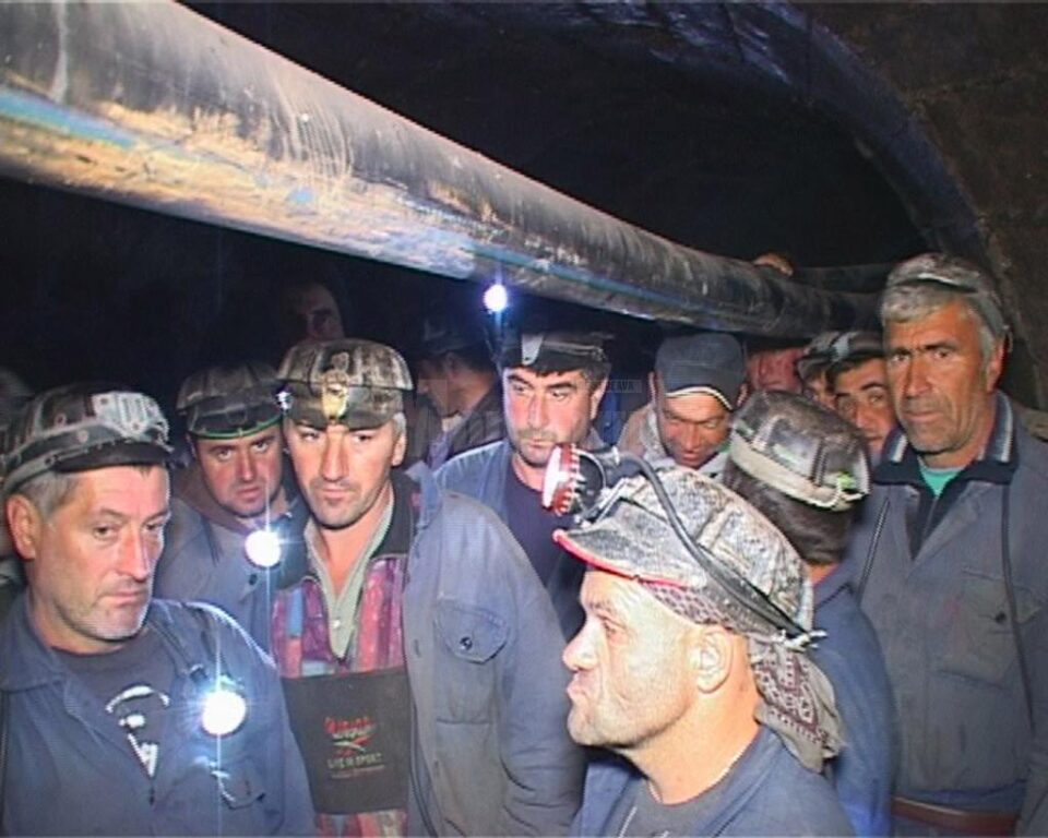 Acțiunea de protest a ortacilor de la Mina de Uraniu de la Crucea-Botușana a continuat și ieri